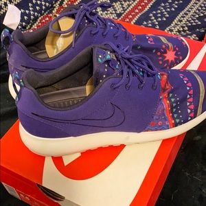 Nike women’s roshe runs MP size 8.5